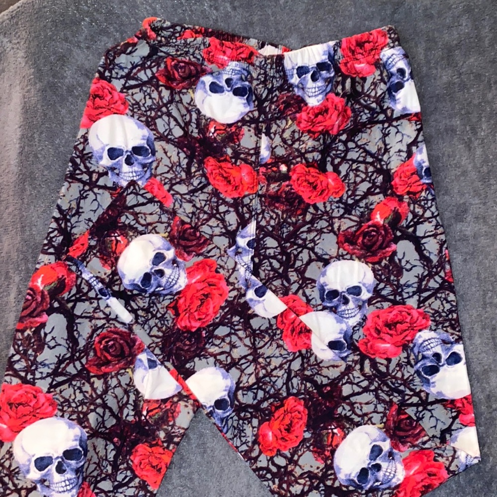 LuLaRoe Skeleton/Roses Soft Leggings - One Size